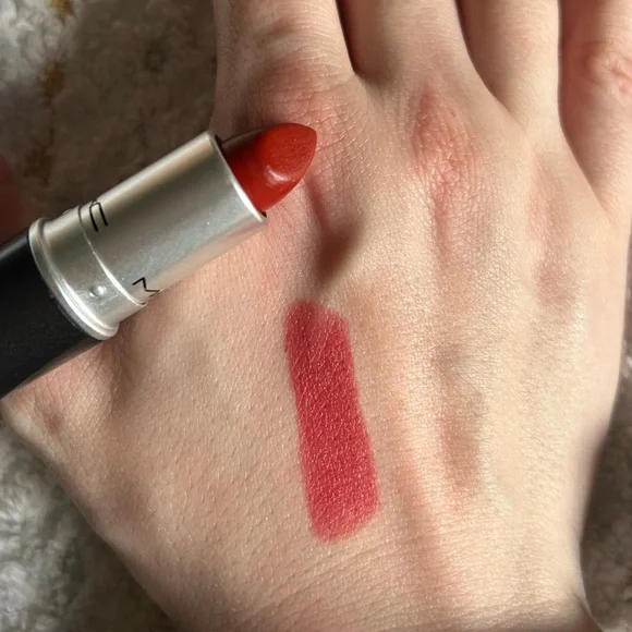 MAC Cosmetics Lipstick in Diva - Picture 2 of 4